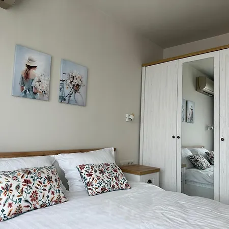 Апартамент Smile Old With Free Parking And Sea View Варна