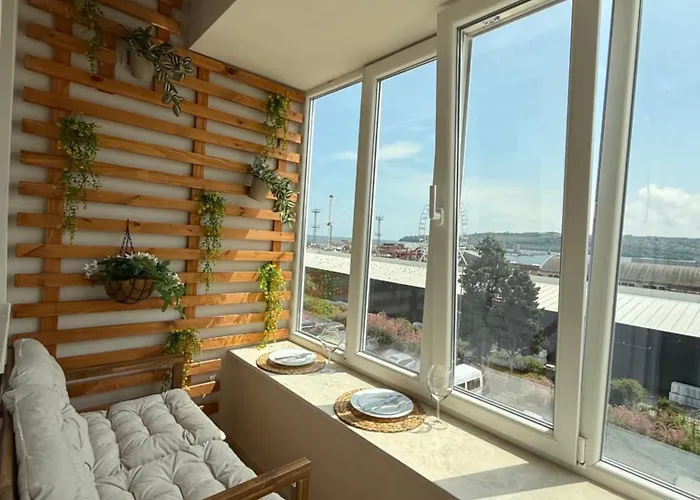 Апартаменты Smile Old With Free Parking And Sea View