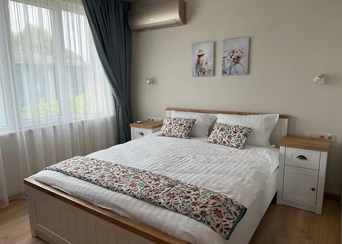 Smile Old With Free Parking And Sea View Апартаменты