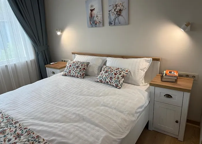 Smile Old With Free Parking And Sea View