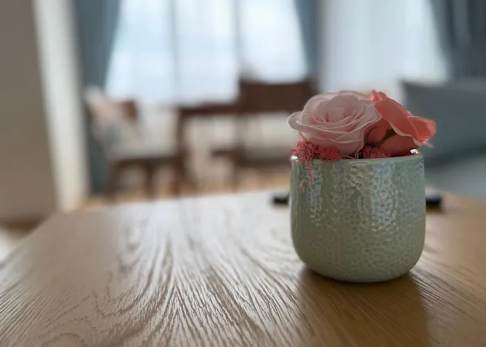 Smile Old With Free Parking And Sea View Апартаменты