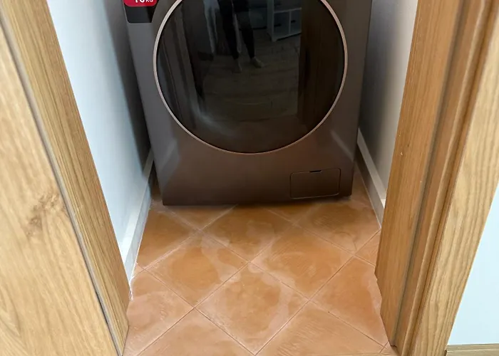 Smile Old With Free Parking And Sea View